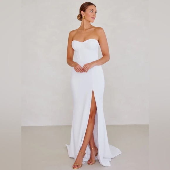 Park and Fifth Robson White Bridal Dress Size Small Wedding Dress with Train - Picture 1 of 3